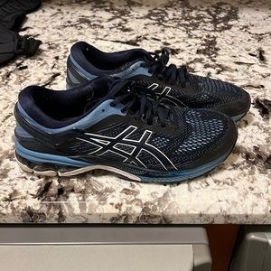 Men’s ASICS sneaker
